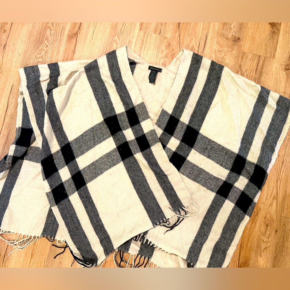 Women’s cashmere wrap blend